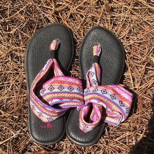Sanuk yoga sling 2 sandals- Aztec multicolored- size 9 USA